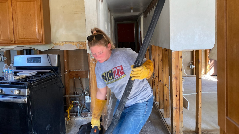 Image of Geotabber Jessica Malek helping with Hurricane Helene relief efforts