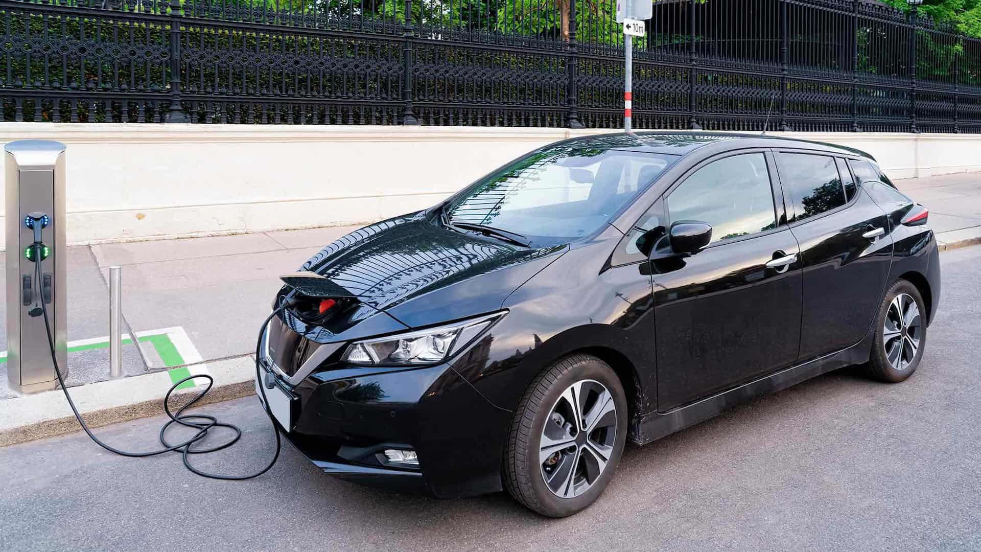 La batería de un coche eléctrico: ¿cómo cargarla correctamente? Los  fabricantes responden