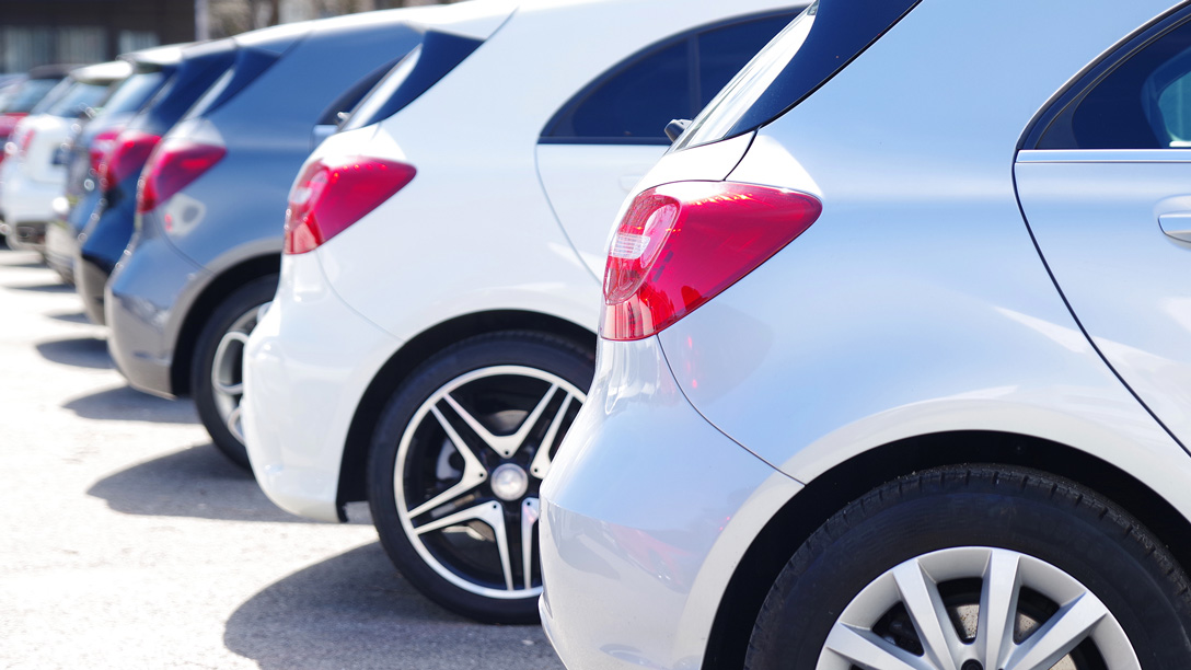 een autoverhuurbedrijf dat zijn wagenparkbeheer optimaliseert