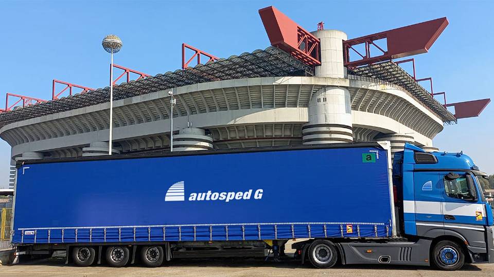 Truck blu con logo di Autosped G