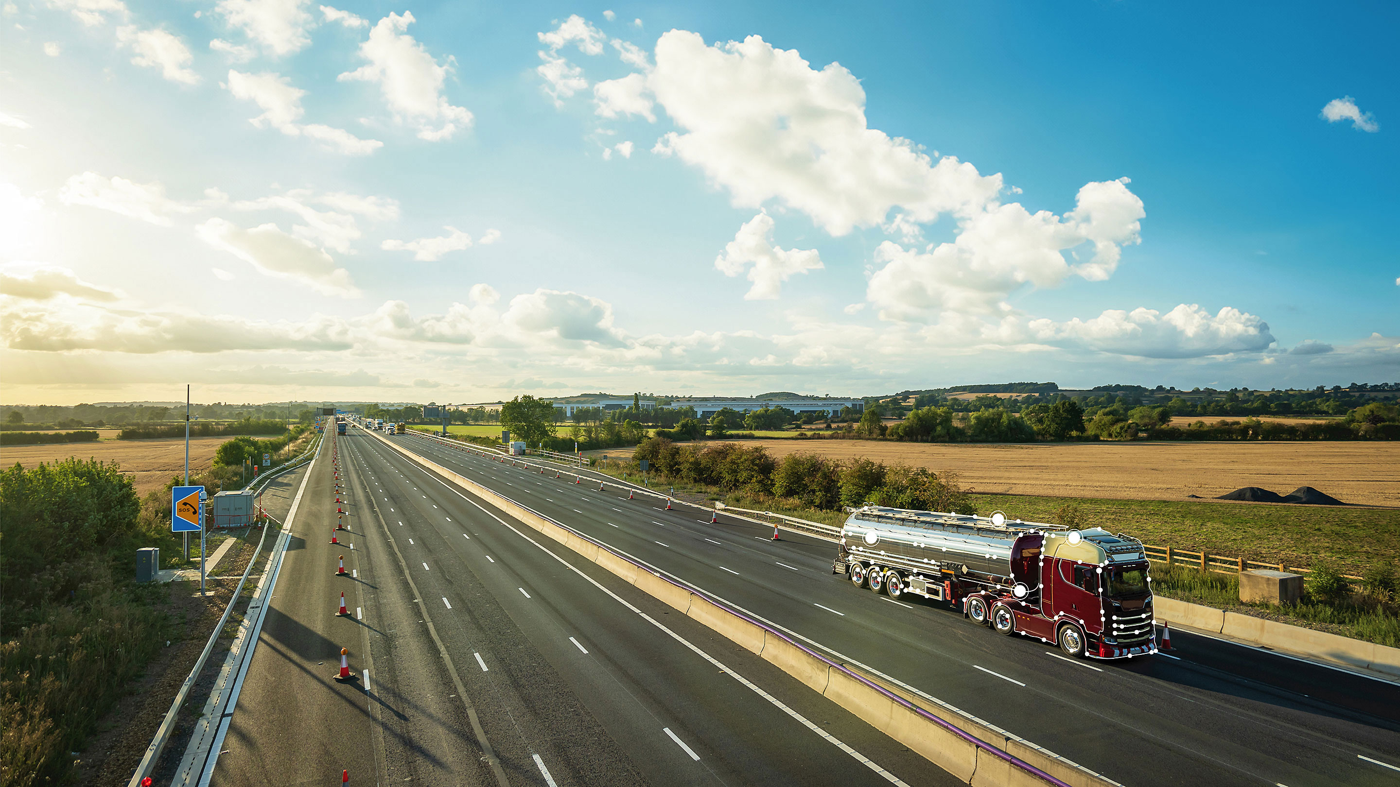 Camion che percorre la strada