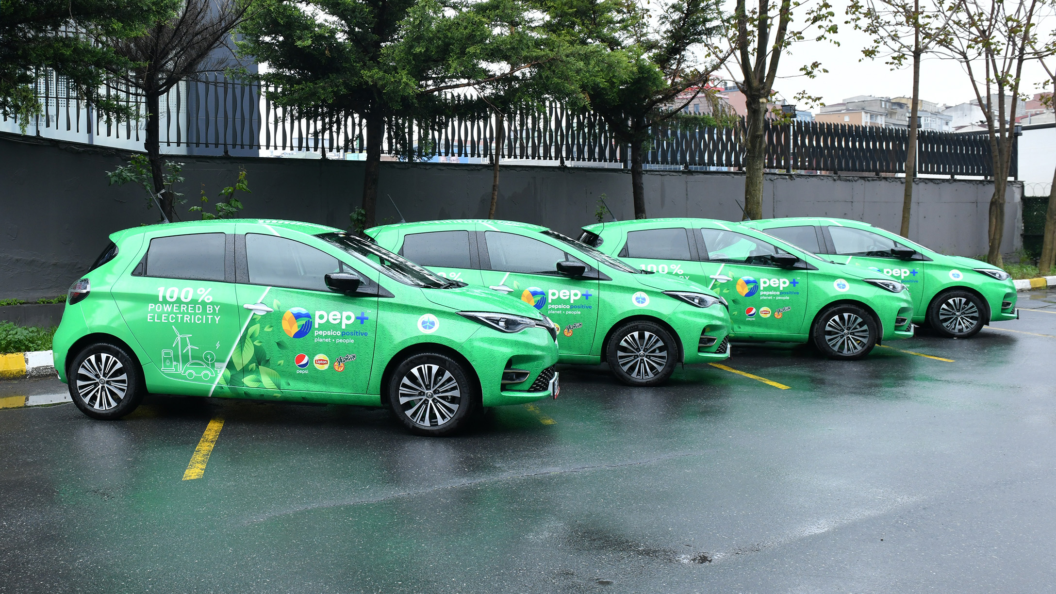 quattro auto verdi elettriche del gruppo pepsi