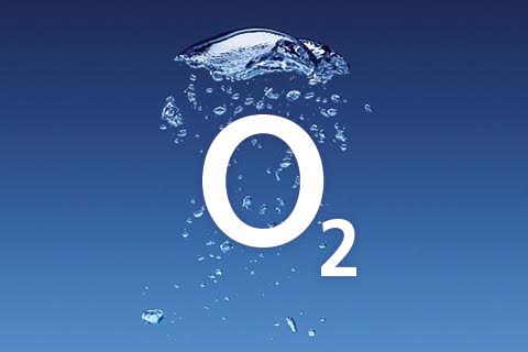 02 on a blue background with water pouring on top of it.